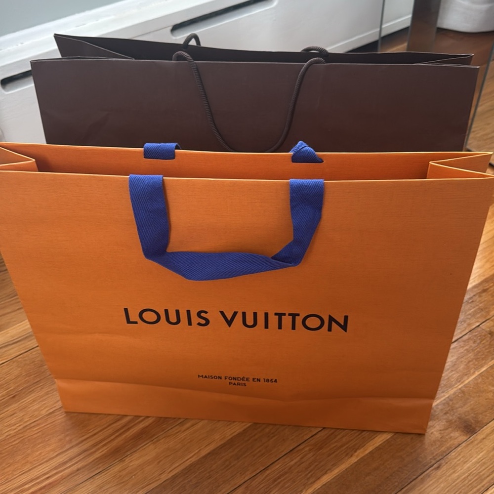 Luxury paper shopping totes